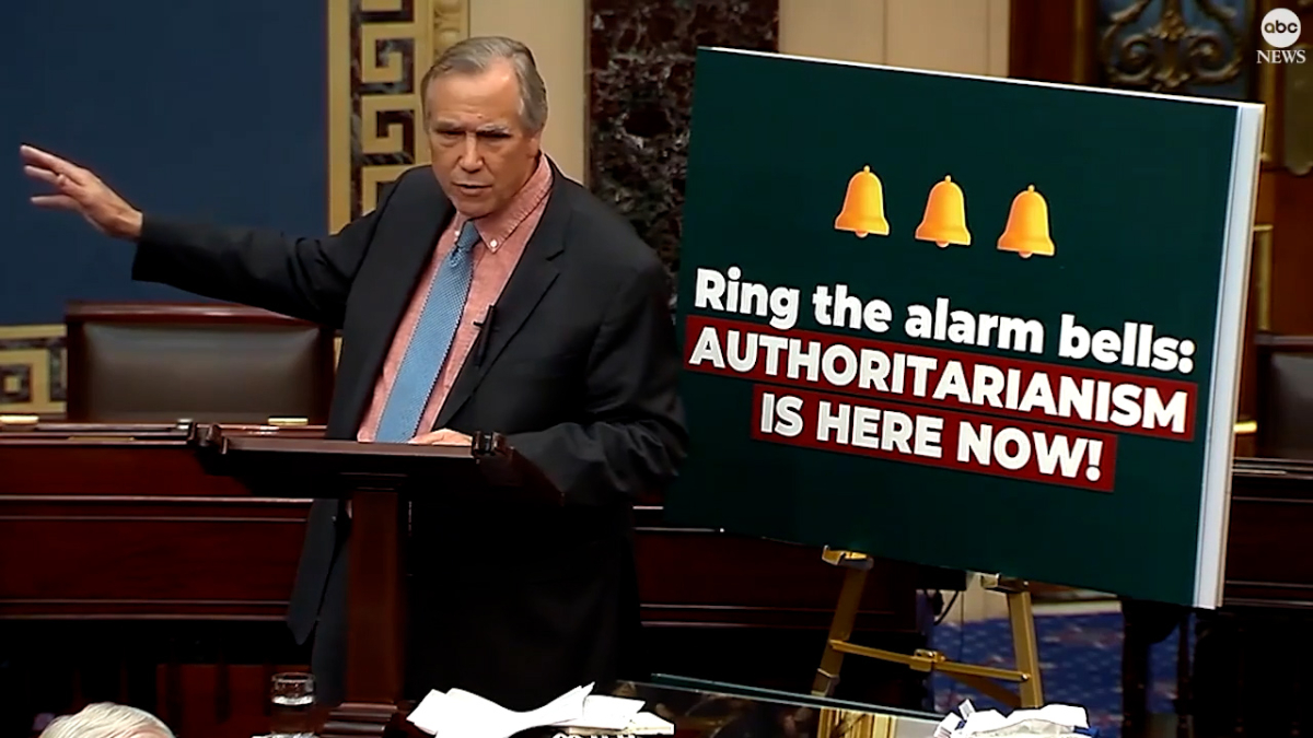 abdli senator merkley 22 saatten fazla senatoya hitap etti z7gyO7Oj.jpg