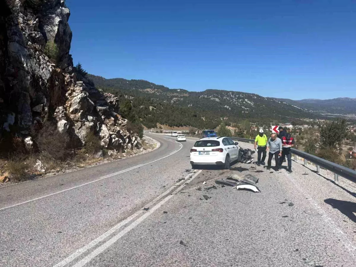 muglada otomobil motosiklet kazasi surucu hayatini kaybetti FPNY6rnB.jpg