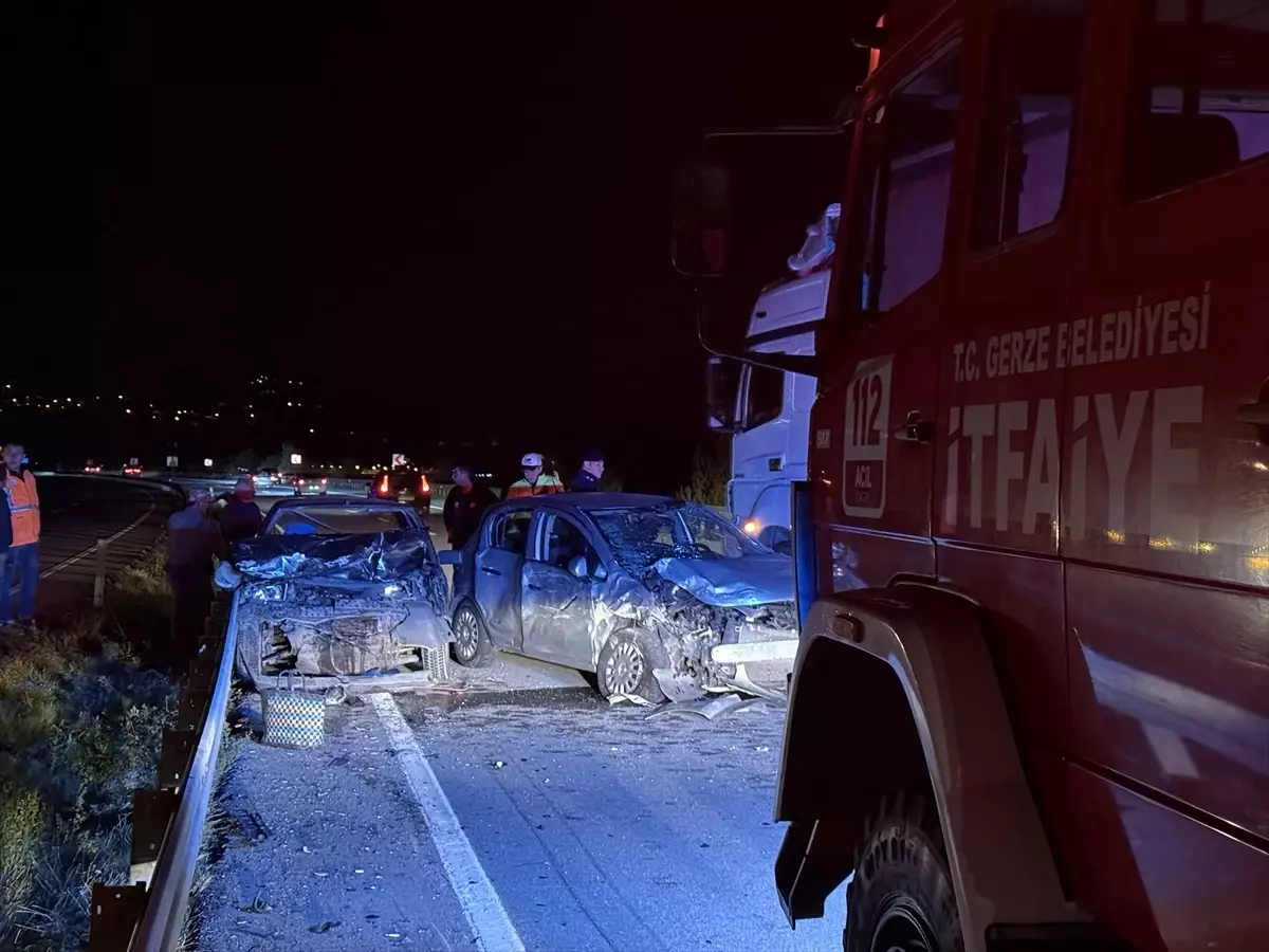 sinopta lastik degisimi yapan araca baska bir aracin carptigi kazada 4 kisi yaralandi ZAxsDaPe.jpg