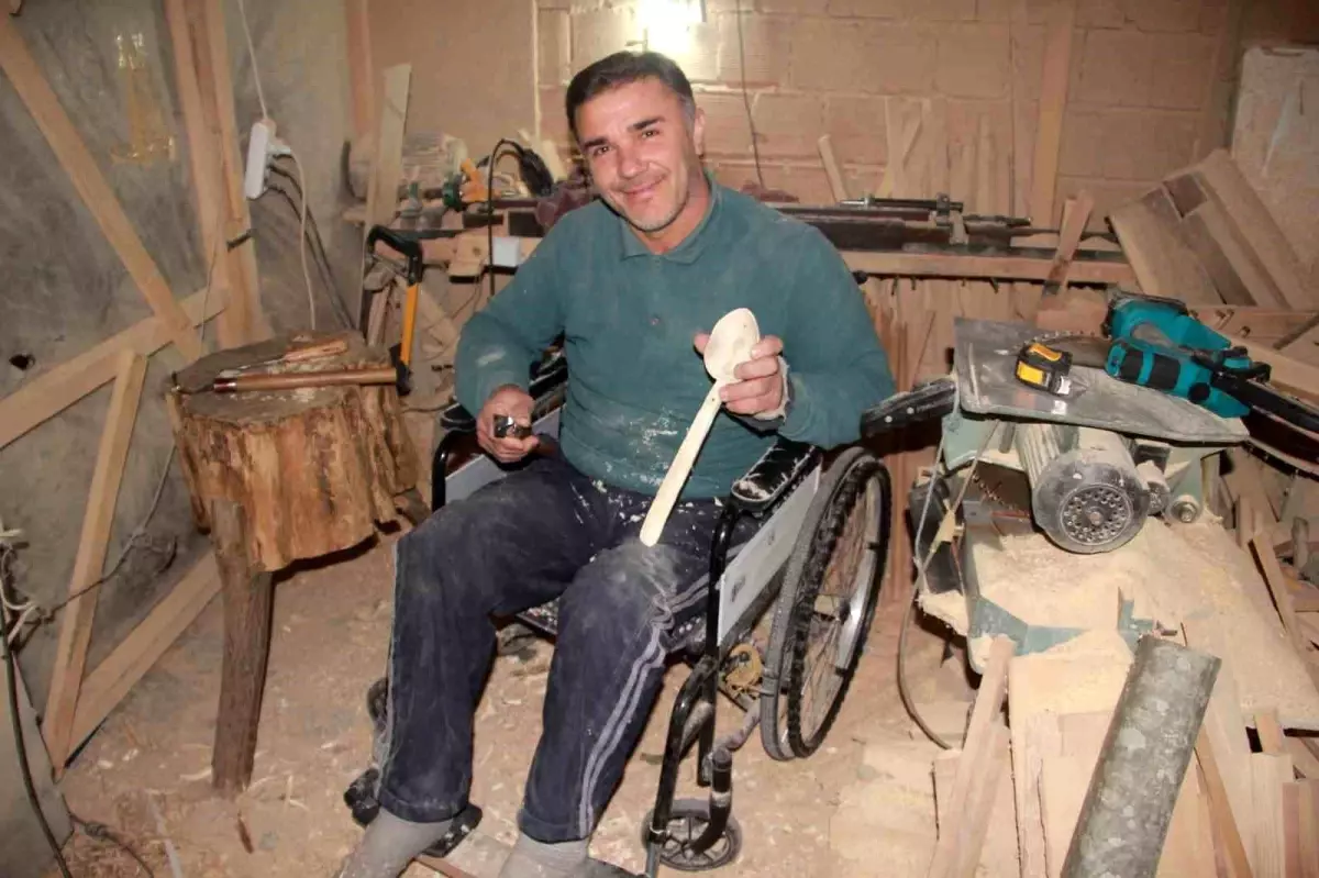 trafik kazasi sonrasi ahsap esya ureterek hayata tutunan adam XYsreggr.jpg