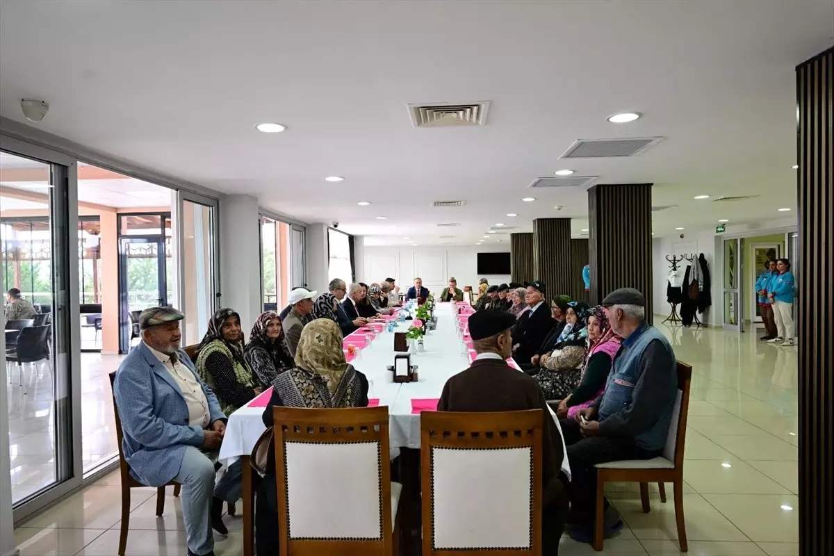 vali turan yarim asirlik evlilikleri kutladi 6V6L62jy