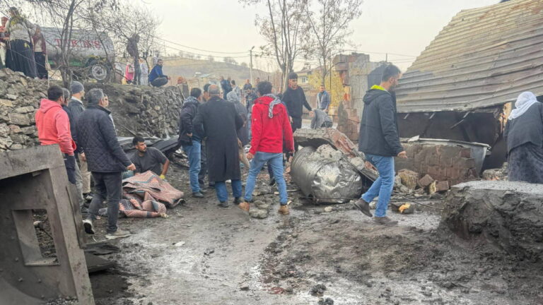 1-isci-olmus-5-isci-de-yaralanmisti-facia-goz-gore-gore-gelmis-8T8bKiJf