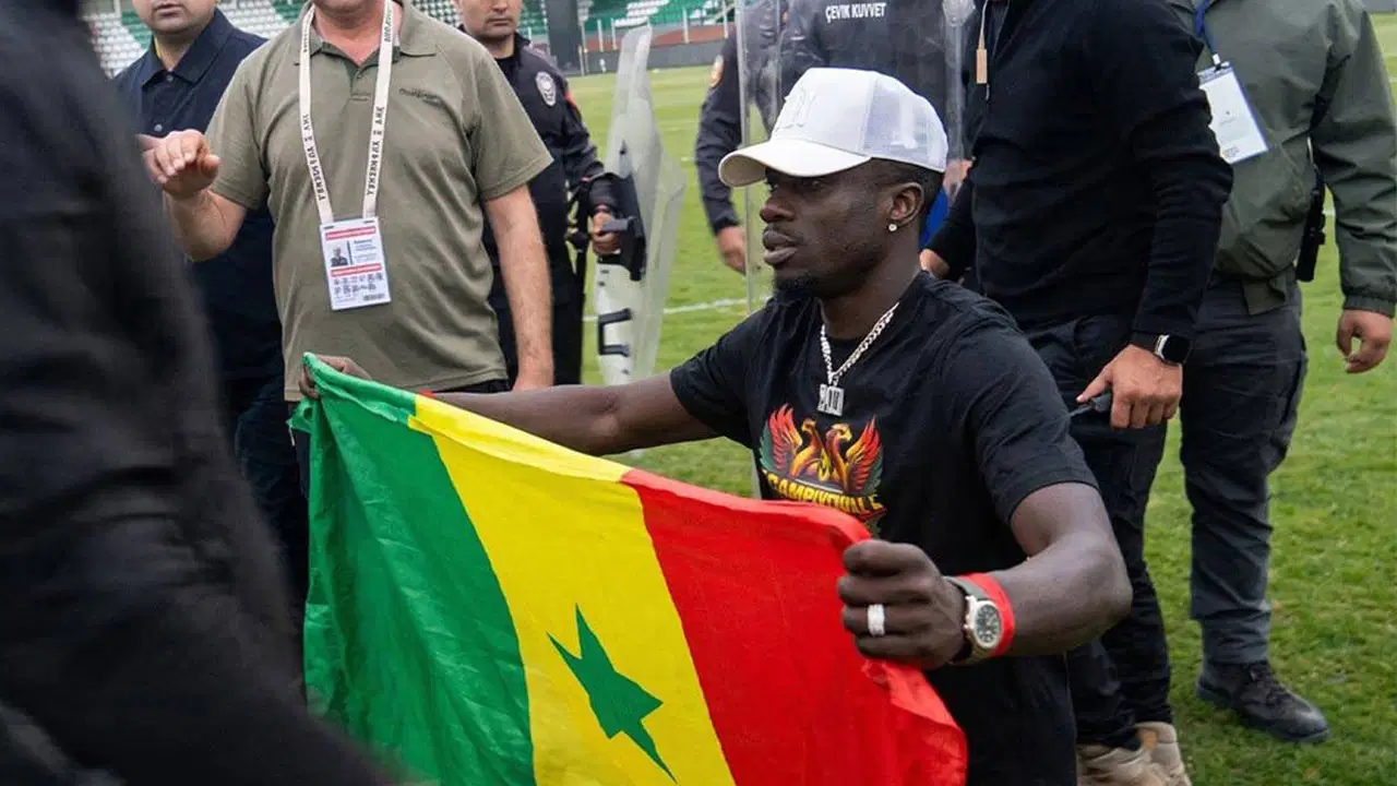 Amedsporlu Mbaye Diagne’nin Senegal Bayrağı Krizi: Polis Evi Ziyaret Etti