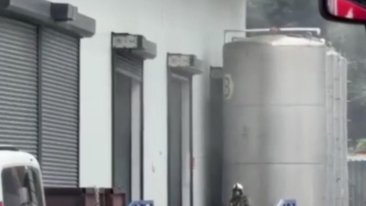 Eyüpsultan’da kimyasal alarm! Ekipler harekete geçti Eyupsultanda kimyasal alarm ekipler harekete gecti FA3w4zMw